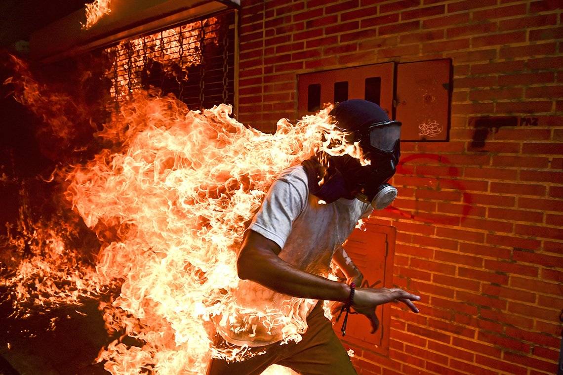 © Ronaldo Schemidt, winner World Press Photo of the Year 2018. Venezuela Crisis, Agence France-Presse.