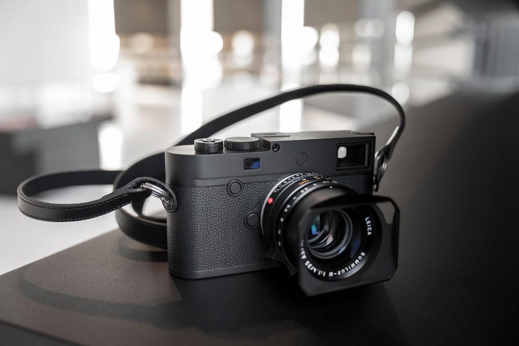 Leica M10 Monochrom front angle
