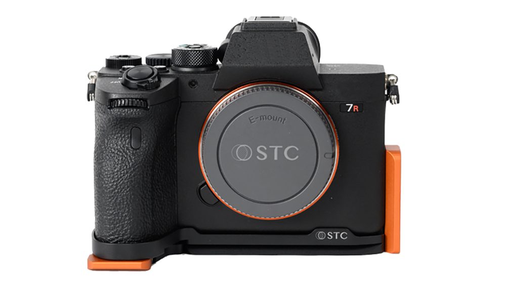 STC Reveal FoGrip for Sony α9 II / α7R IV Cameras - PhotoBite