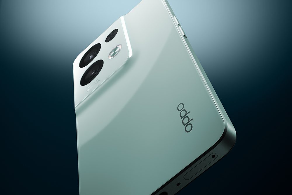 OPPO Reno8 in Glazed Green